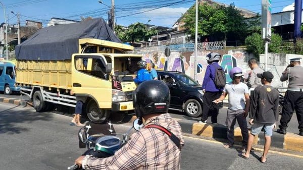 Kecelakaan Maut di Malang, Truk Oleng dan Hantam Separator Jalan, Sopir Meninggal
