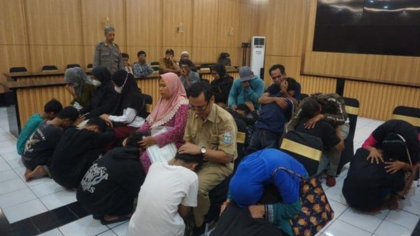 Hendak Tawuran, Remaja di Kejobong Diamankan Polisi dan Bersimpuh Minta Maaf ke Orang Tua