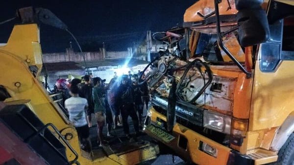 Kecelakaan Maut di Jalan Kudus-Pati: Truk Tronton Tabrak Truk, Sopir Terjepit