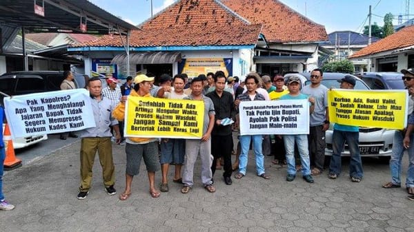 Demo di Polres Pekalongan Kota, Warga Tuntut Kades Wuled Diusut soal Pungli PTSL
