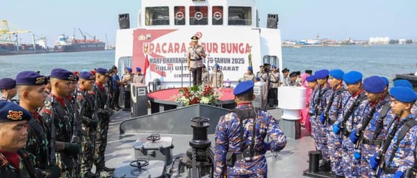 Polda Jateng Tabur Bunga di Tanjung Emas, Kenang Jasa Pahlawan Perairan