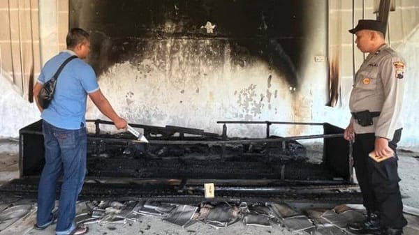Teror Kebakaran di Pati: Mobil dan Foto Presiden Dibakar OTK, Pelaku Terekam CCTV