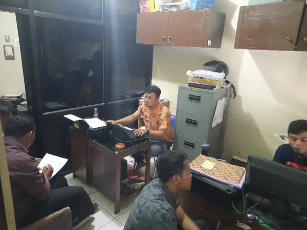 Polisi Amankan 6 Pria Asyik Main Judi Dadu di Hajatan Jatisrono