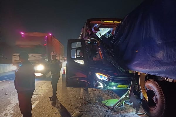Tiga Kendaraan Tabrakan Beruntun di Tol Solo-Semarang, Enam Penumpang Terluka