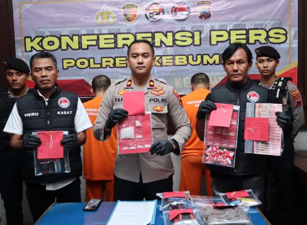 Polres Kebumen Gagalkan Peredaran Sabu 76,02 Gram, Dua Pengedar Ditangkap