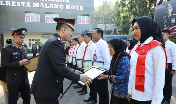 Apresiasi di Hari Pancasila, Kapolresta Malang Kota Anugerahkan Penghargaan kepada Puluhan Penerima