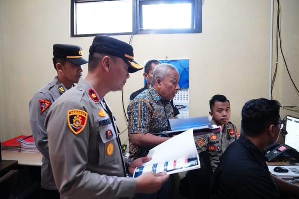 Perkuat Respons Cepat, Polda Jateng Tinjau Layanan Call Center 110 di Polres Brebes