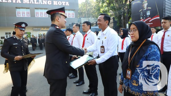 Kapolresta Malang Kota Pimpin Upacara Harlah Pancasila dan Beri Penghargaan kepada Anggota Berprestasi
