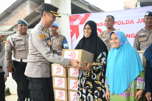 Sambut Hari Bhayangkara ke-79, Polda Jateng Salurkan Bansos untuk Warga Tambakrejo