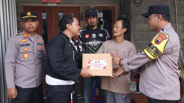 Polres Semarang Bersama Pendekar PSHT Salurkan 252 Paket Sembako untuk Warga