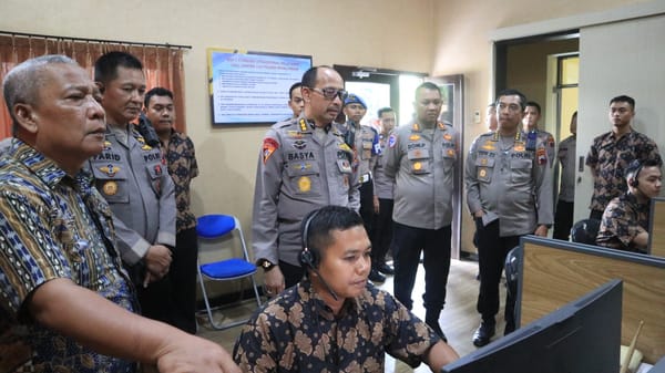 Tim Asistensi Polda Jateng Tinjau Layanan Call Center 110 di Polres Pekalongan