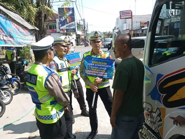 Truk ODOL Hendak Demo ke Semarang, Satlantas Grobogan Lakukan Penyekatan