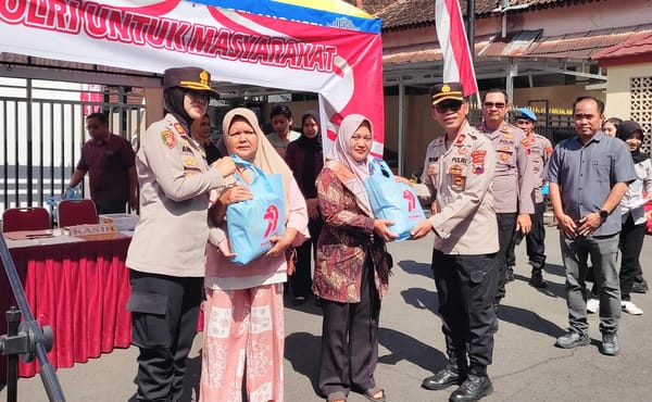 Wujud Kepedulian Polri, Polres Magelang Kota Hadirkan Bazar Sembako Murah di HUT Bhayangkara ke-79