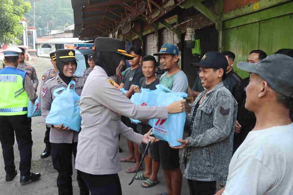 Polres Magelang Kota Tebar Kepedulian, 100 Bansos Disalurkan di Hari Bhayangkara ke-79