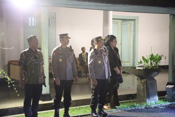 Polresta Surakarta Kerahkan Ratusan Personil untuk Amankan Malam 1 Suro 2025 di Pura Mangkunegaran