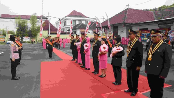 Korps Raport & Wisuda Purna Bhakti: Kapolres Magelang Kota Lepas 7 Personel Purna Tugas
