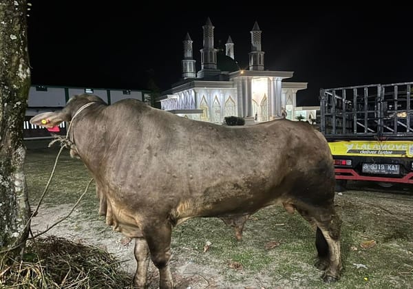 Polri Berbagi Kurban di Ponpes Al-Futuhiyah, Pererat Silaturahmi dengan Masyarakat Lebak