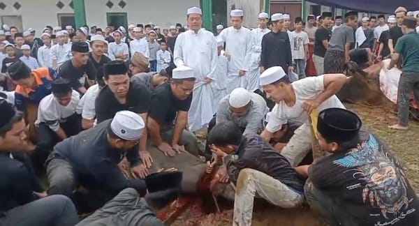Idul Adha 1446 H, Polri Salurkan Ribuan Hewan Kurban sebagai Wujud Kepedulian dan Pendekatan Humanis