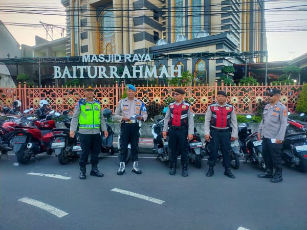 Polda Bali Terjunkan Ratusan Personel Amankan Sholat Idul Adha 1446 H di Seluruh Wilayah