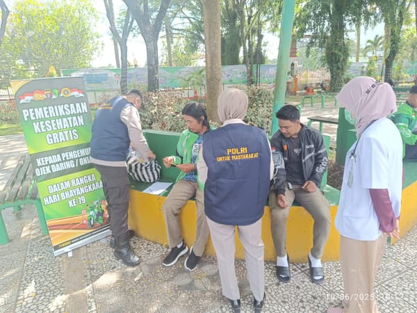 HUT Bhayangkara ke-79, Driver Ojol Nikmati Cek Kesehatan Gratis dari Rumkit Bhayangkara