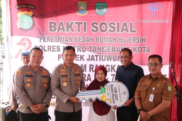 Peringati Hari Bhayangkara ke-79, Kapolres Metro Tangerang Kota Bedah Rumah dan Serahkan Kunci Warga Jatiuwung
