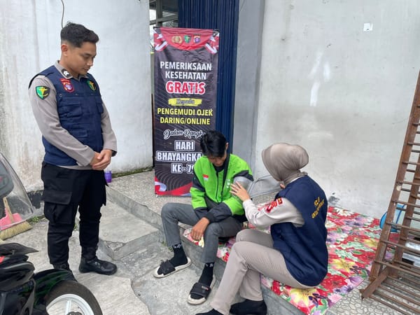Polri Untuk Masyarakat, Biddokkes Polda Kalteng Gelar Bakti Kesehatan Beri Layanan Rikkes Gratis bagi Ojol