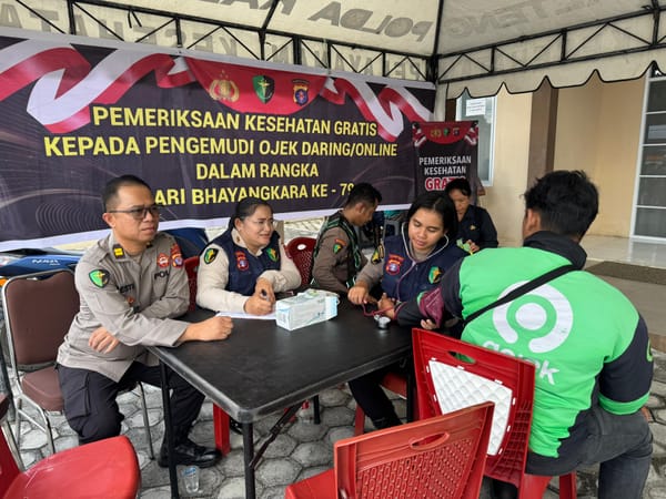 Biddokkes Polda Kalteng Sambangi Pangkalan Ojol Berikan Pemeriksaan Kesehatan Gratis Jelang HUT Bhayangkara ke-79