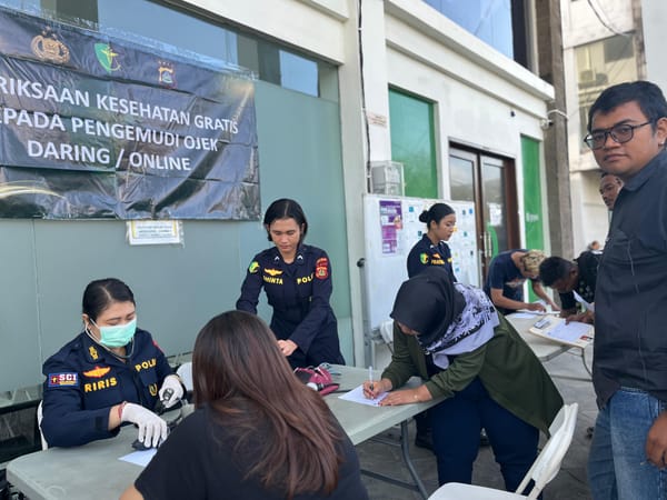 Biddokkes Polda Bali Laksanakan Pemeriksaan Kesehatan Bagi Pengemudi Online Dalam Rangka Hari Bhayangkara Ke-79