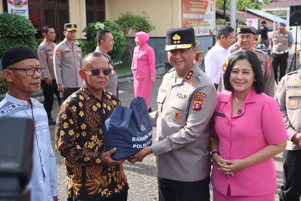 Kapolda Kalteng Serahkan Bansos dan Tekankan Peran Sosial Polri di Murung Raya Jelang Hari Bhayangkara ke-79