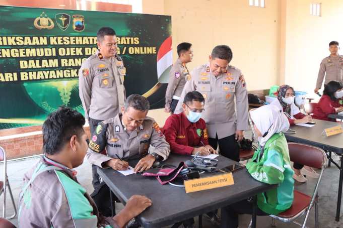 Rangkaian Hari Bhayangkara ke 79: Polres Grobogan Gelar Cek Kesehatan Gratis untuk Pengemudi Ojol