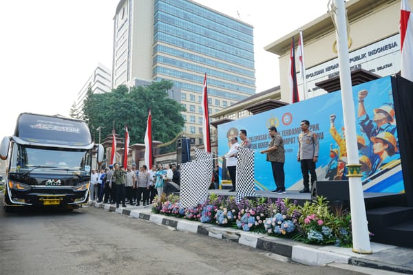 Dorong Solusi Konkret untuk Buruh, Kapolri Lepas Ratusan Pekerja PHK ke Lapangan Kerja Baru
