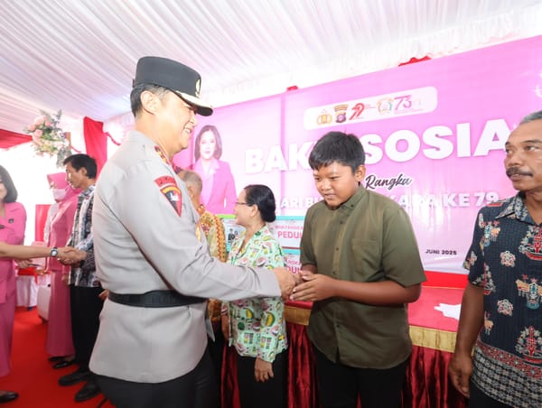 Kapolda Kalteng Tunjukkan Empati, Beri Tali Asih ke Personel Sakit dan Warakawuri Saat Kunker di Bartim