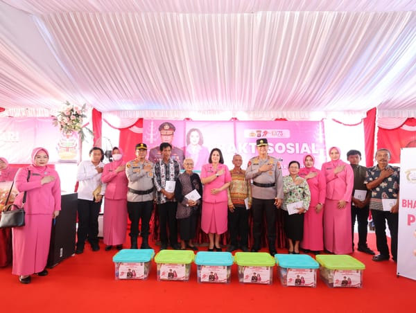 Kunjungi Polres Bartim, Kapolda Kalteng dan Ketua Bhayangkari Serahkan Bantuan Sosial Penuh Kepedulian