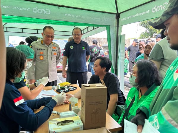 Biddokkes Polda Bali Laksanakan Bakti Kesehatan untuk Pengemudi Ojek Online