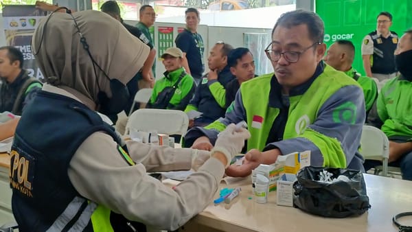Hari Bhayangkara ke-79, Polresta Malang Kota Layani Pemeriksaan Kesehatan Ojol