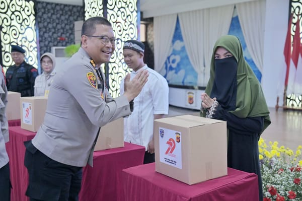 Peringati Hari Bhayangkara, Polda Jabar Santuni Warakawuri sebagai Bentuk Penghormatan Keluarga Besar Polri