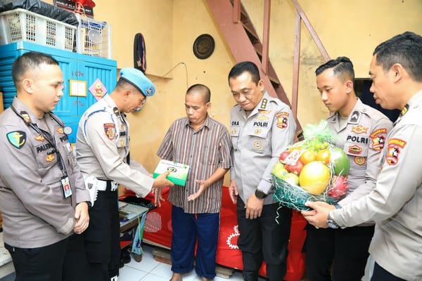 Baharkam Polri Tunjukkan Kepedulian, Anjangsana ke Personel Sakit Jelang HUT Bhayangkara ke-79