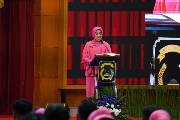 Ketua Umum Bhayangkari Beri Pembekalan Inspiratif untuk Mahasiswa STIK S1, S2, dan S3 Tahun 2025