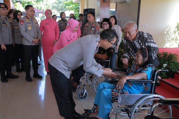 Hari Bhayangkara ke-79, Polda NTB Hadirkan Layanan Kesehatan dan Bantuan Sosial