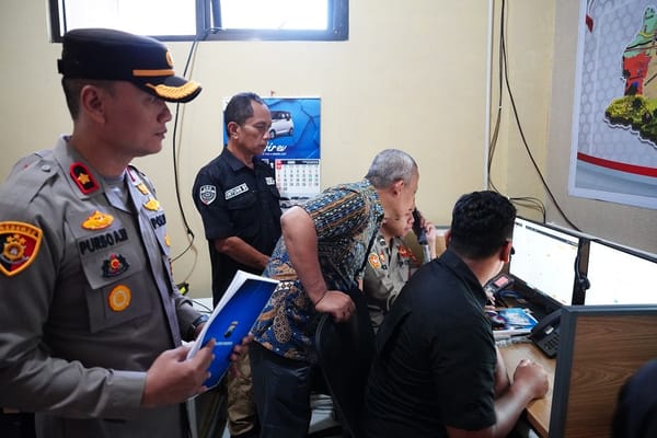 Tim Polda Jateng Lakukan Asistensi dan Supervisi Call Center 110 di Polres Brebes
