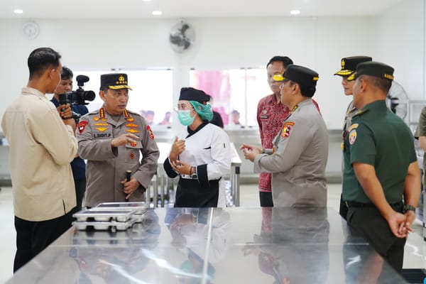 Kapolri Tinjau SPPG Polda Bali, Tegaskan Dukungan terhadap Program MBG Pemerintah
