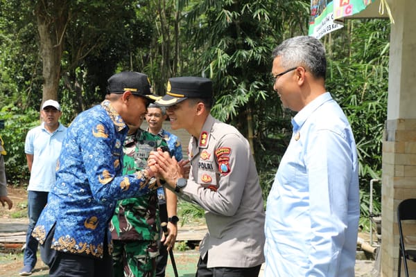 Petani Tersenyum! Forkopimda Malang Bantu Alsintan dan Benih Pertanian