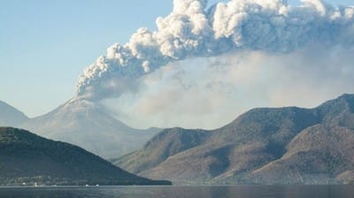 Gunung Lewotobi Laki-laki Erupsi, Polda NTT Minta Warga Tingkatkan Kewaspadaan