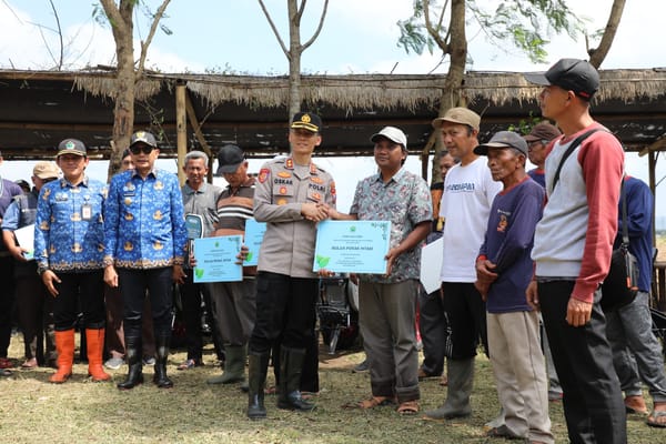 Perkuat Urban Farming, Polresta Malang Kota Bersama Forkopimda Serahkan Bantuan Alsintan