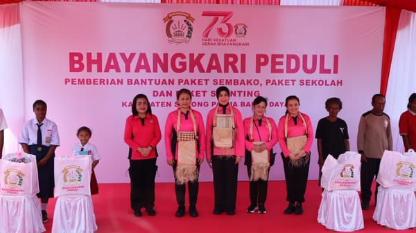 Bhayangkari Pusat Gelar Bakti Sosial di Sorong Dipimpin Ny Juliati Sigit Prabowo