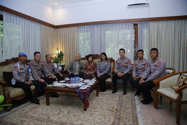 Polri Gelar Anjangsana ke Kediaman Mantan Kapolri Jelang HUT Bhayangkara ke-79