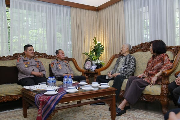 HUT Bhayangkara ke-79, Polri Anjangsana ke Jenderal (Purn) Roesdihardjo