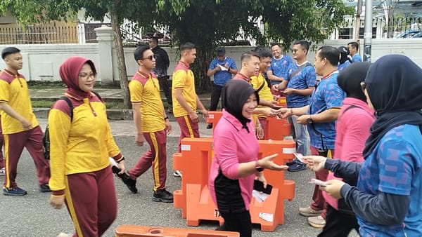 Meriah! Ribuan Warga Ramaikan Jalan Sehat & Sepeda Santai Hari Bhayangkara ke-79 di Polda Kalteng