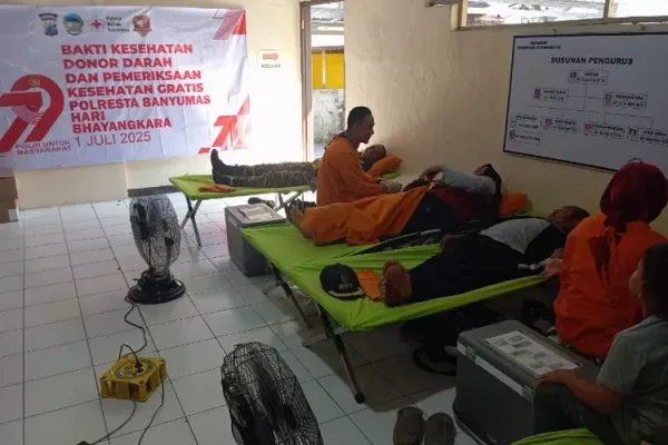 Bakti Kesehatan Polsek Kedungbanteng, Warga Antusias Ikuti Donor Darah dan Pemeriksaan Gratis