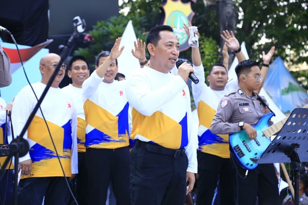 Kapolri Meriahkan CFD Bhayangkara Sport Day, Sapa Langsung Warga di Bundaran HI